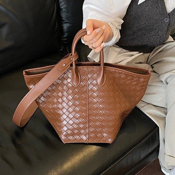 Women's Croc Embossed Tote Bag | Vintage Trapezoid Handbag