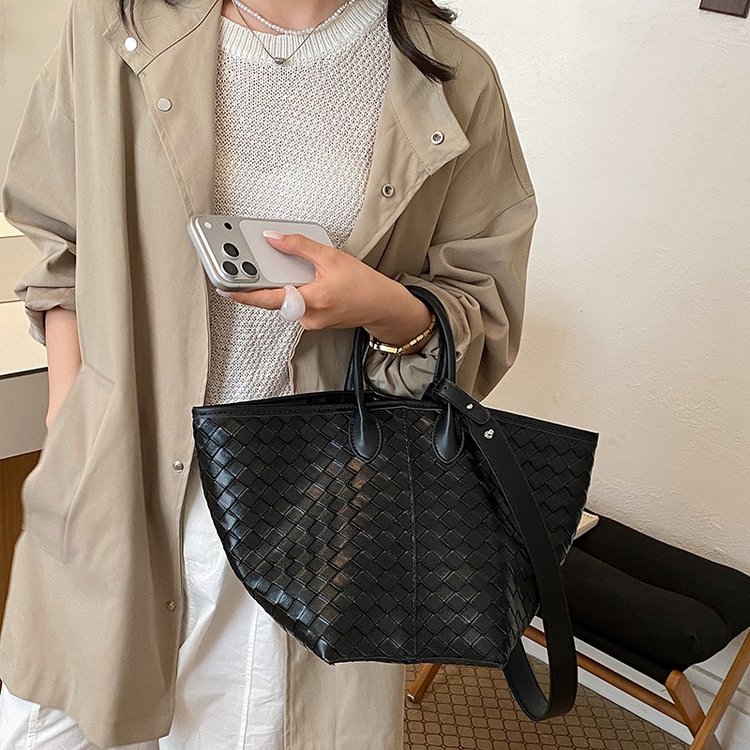Women's Croc Embossed Tote Bag | Vintage Trapezoid Handbag