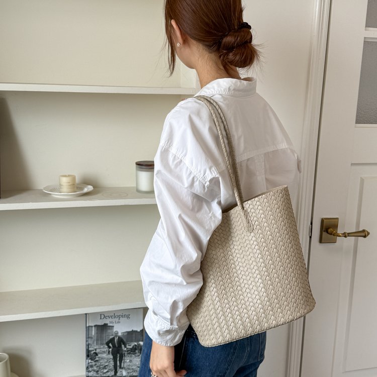 Women’s Woven Shoulder Tote Bag for Everyday Use