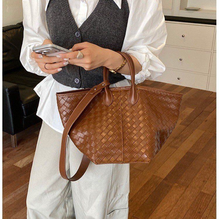Women's Croc Embossed Tote Bag | Vintage Trapezoid Handbag