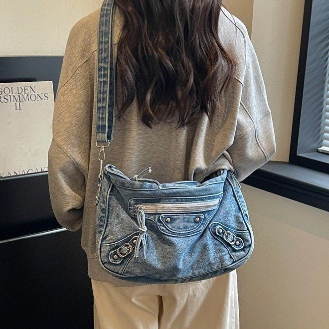 Women's Y2K Denim Shoulder Bag | Washed Multi-Pocket Hobo