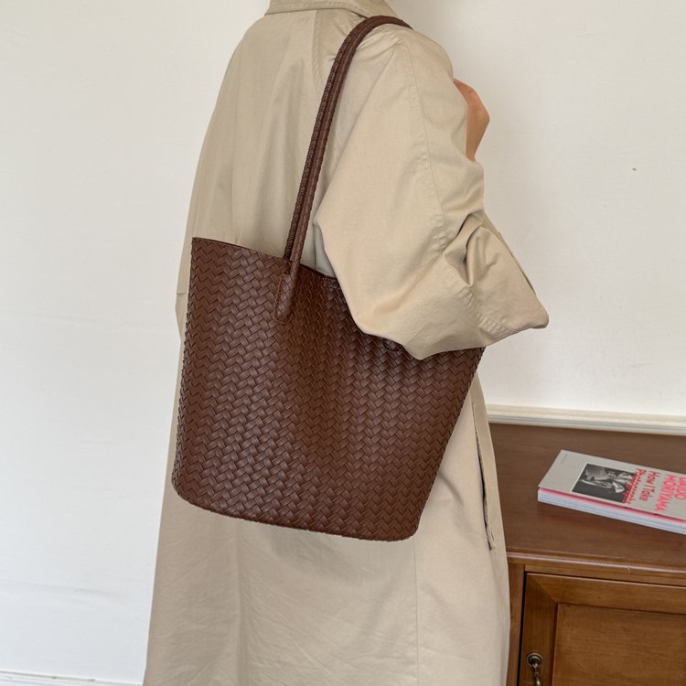 Women’s Woven Shoulder Tote Bag for Everyday Use