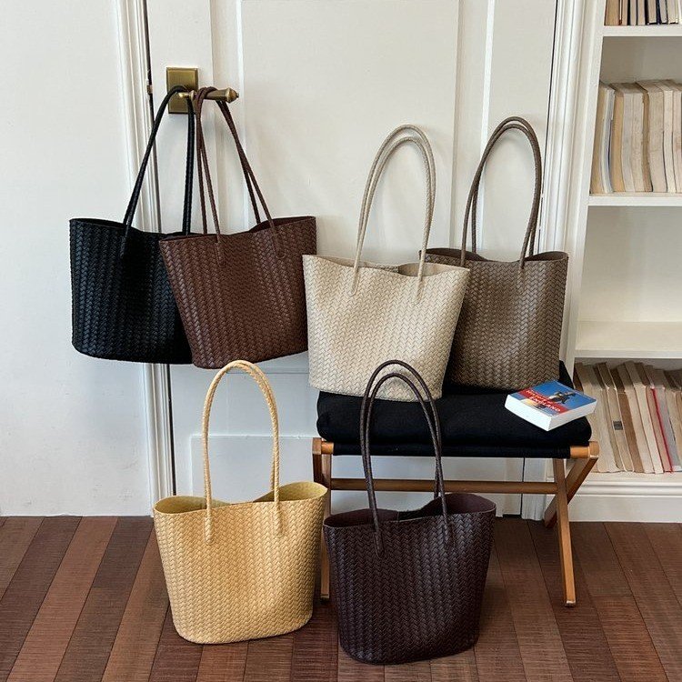 Women’s Woven Shoulder Tote Bag for Everyday Use
