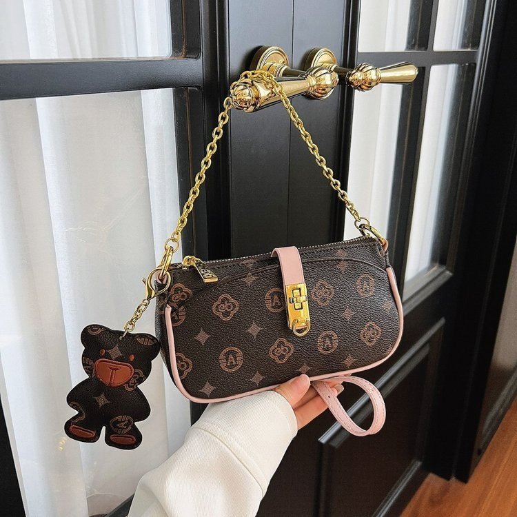 Wholesale Women’s Printed Chain Crossbody Shoulder Bag