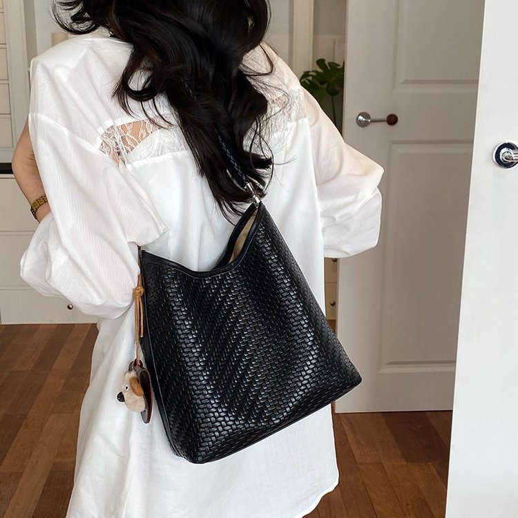 Wholesale Women’s Woven Tote Shoulder Bag