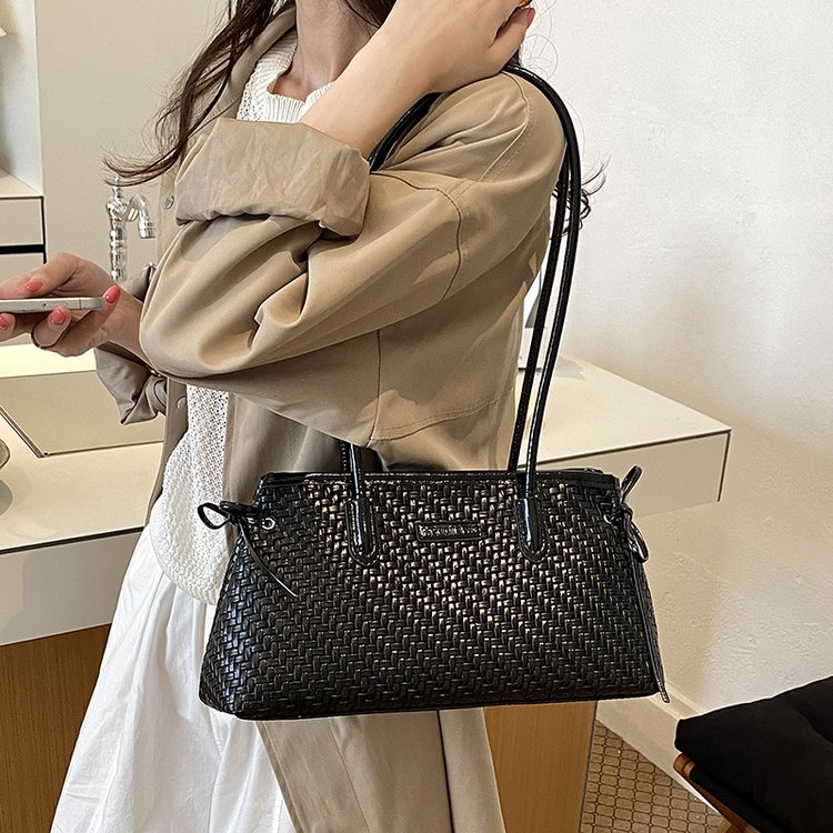 Hobo Bag Manufacturer for Wholesale Buyers